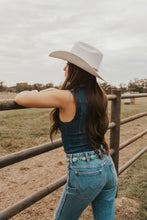 Load image into Gallery viewer, Wrangler Wild West 603 Patty Jeans- 28