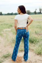 Load image into Gallery viewer, Wrangler Westward Paisley Bootcut Jeans