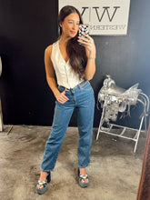 Load image into Gallery viewer, Wrangler Mom Winter Hue Jeans- 28