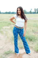 Load image into Gallery viewer, Wrangler Westward Paisley Bootcut Jeans