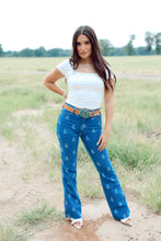 Load image into Gallery viewer, Wrangler Westward Paisley Bootcut Jeans