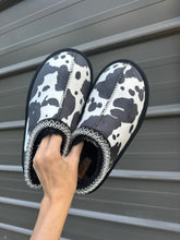 Load image into Gallery viewer, Cow print bruin slippers