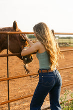Load image into Gallery viewer, The Wrangler Wanderer 622 Dark Wash Flares