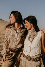 Load image into Gallery viewer, Holly Rose Button Up