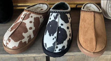 Load image into Gallery viewer, Cow print bruin slippers