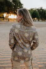 Load image into Gallery viewer, Lucky Belle Button Up