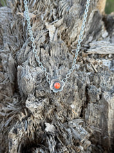 Load image into Gallery viewer, Authentic Spiny Oyster Flower Necklace