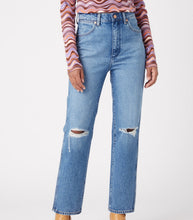 Load image into Gallery viewer, Wrangler Wild West 603 Patty Jeans- 28