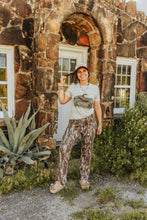 Load image into Gallery viewer, Vintage Duck Graphic Tee