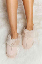 Load image into Gallery viewer, Melody Fluffy Indoor Slippers