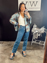 Load image into Gallery viewer, Wrangler Mom Winter Hue Jeans- 28

