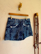 Load image into Gallery viewer, The Bandana Print Denim Shorts
