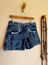 Load image into Gallery viewer, The Bandana Print Denim Shorts
