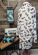 Load image into Gallery viewer, Cattle and Brands Women&#39;s Western Bath Robe
