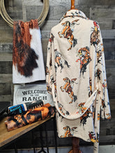 Load image into Gallery viewer, Vintage Cowgirl Women&#39;s Bath Robe
