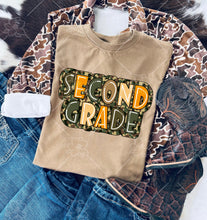 Load image into Gallery viewer, Camo BTS- Youth
