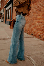 Load image into Gallery viewer, The Happi Jeans 31
