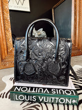 Load image into Gallery viewer, The Que Chula Dos Botones Bag
