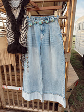 Load image into Gallery viewer, The Tustin Wide Leg Jeans
