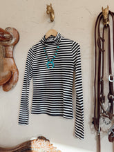 Load image into Gallery viewer, The Turner Top in Black &amp; White
