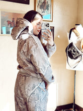 Load image into Gallery viewer, The Grey Tree Camo Sweatpants
