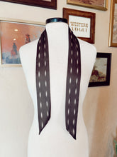 Load image into Gallery viewer, The Buckstitch Twilly in Brown
