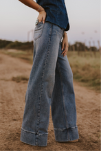 Load image into Gallery viewer, The Cambree Jeans in Medium Wash-7
