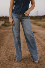 Load image into Gallery viewer, The Cambree Jeans in Medium Wash-7
