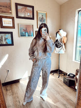 Load image into Gallery viewer, The Grey Tree Camo Sweatpants
