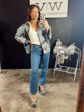 Load image into Gallery viewer, Wrangler Mom Winter Hue Jeans- 28
