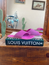 Load image into Gallery viewer, Oscar Sandals in Magenta-Size 7
