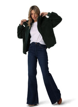 Load image into Gallery viewer, The Wrangler Wanderer 622 Dark Wash Flares
