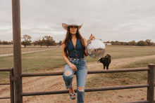 Load image into Gallery viewer, Wrangler Wild West 603 Patty Jeans- 28
