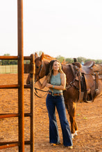 Load image into Gallery viewer, The Wrangler Wanderer 622 Dark Wash Flares
