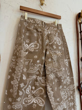 Load image into Gallery viewer, The Dun Paisley Barrel Jeans
