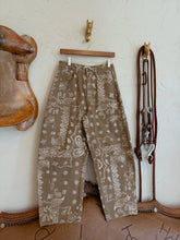 Load image into Gallery viewer, The Dun Paisley Barrel Jeans
