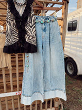 Load image into Gallery viewer, The Tustin Wide Leg Jeans
