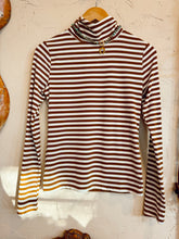 Load image into Gallery viewer, The Turner Top in Brown &amp; White
