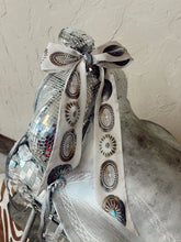 Load image into Gallery viewer, The Big Concho Twilly in Bone

