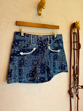 Load image into Gallery viewer, The Bandana Print Denim Shorts
