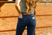 Load image into Gallery viewer, The Wrangler Wanderer 622 Dark Wash Flares

