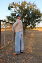 Load image into Gallery viewer, The Cambree Jeans in Light Wash

