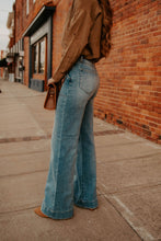 Load image into Gallery viewer, The Happi Jeans 31
