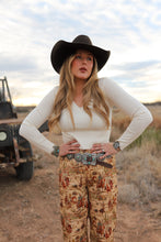 Load image into Gallery viewer, The Sloan Top in Cream
