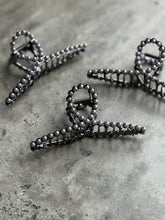 Load image into Gallery viewer, Faux Pearl Claw Hair Clip
