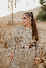 Load image into Gallery viewer, Holly Rose Sweater
