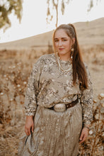 Load image into Gallery viewer, Holly Rose Sweater
