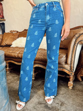 Load image into Gallery viewer, Wrangler Westward Paisley Bootcut Jeans
