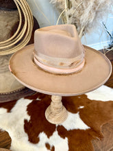 Load image into Gallery viewer, Sheridan Rancher
