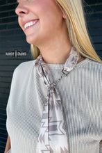 Load image into Gallery viewer, DS Snazzy Snaffle Scarf Slide
